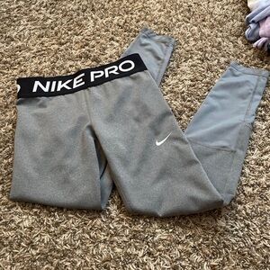 KIDS Nike Pro Leggings size medium